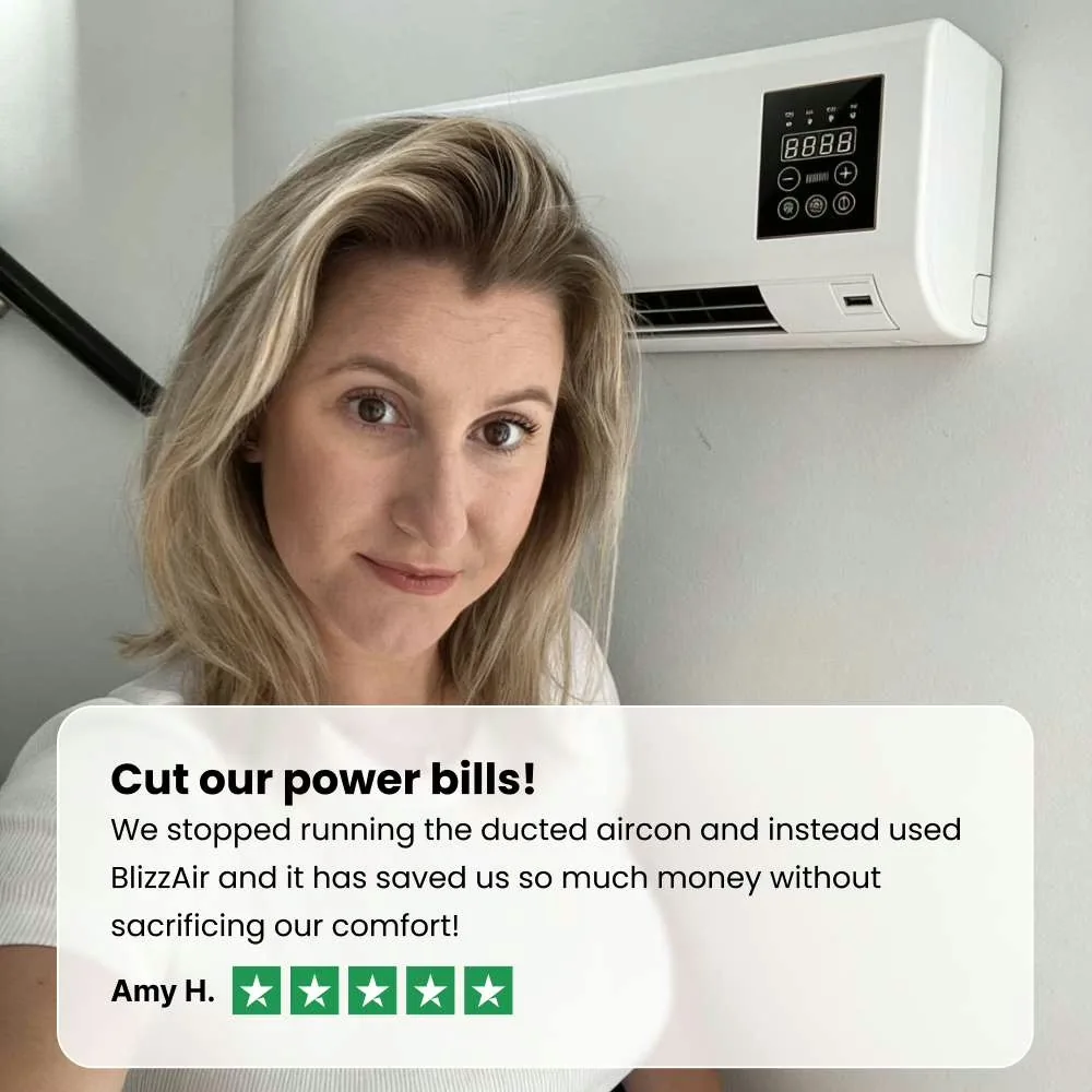Kundin entspannt neben der laufenden mobilen BlizzAir Klimaanlage